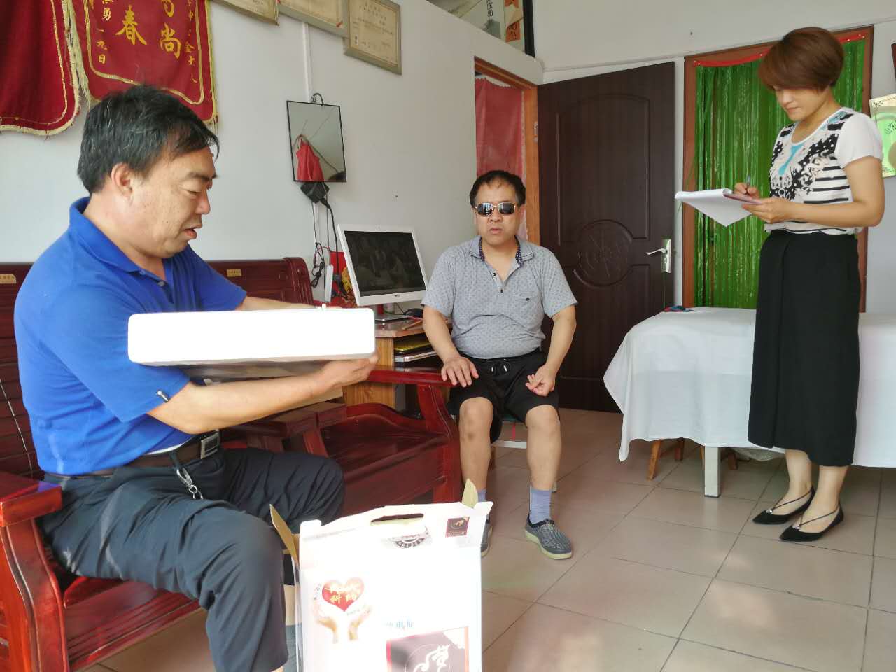 �����ز���������ԱΪ�����м��˷��ŵ������ܵ��¯